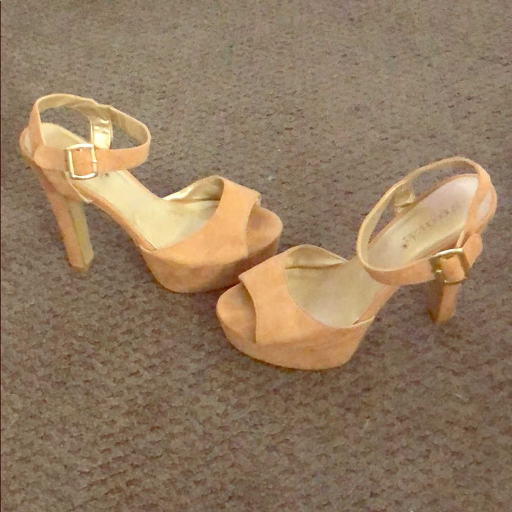 🤩 Nude Platform Heels